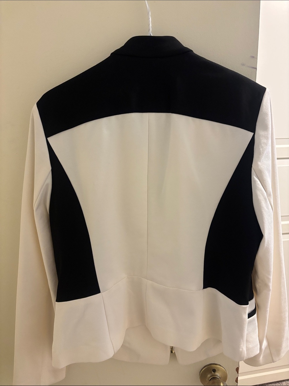 Anne Klein Black and White Zip-Front Colorblock Blazer - Picture 3 of 6